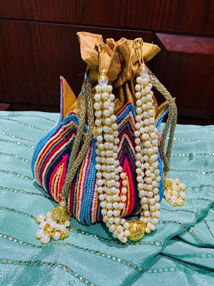 GoldGiftIdeas Gold Handcrafted Embroidered Dupion Silk Potli Bags for  Women, Potli Pouches for Return Gifts, Fancy Bridal Potli Purse for  Wedding, Shagun Potlis (Set of 5): Handbags: Amazon.com