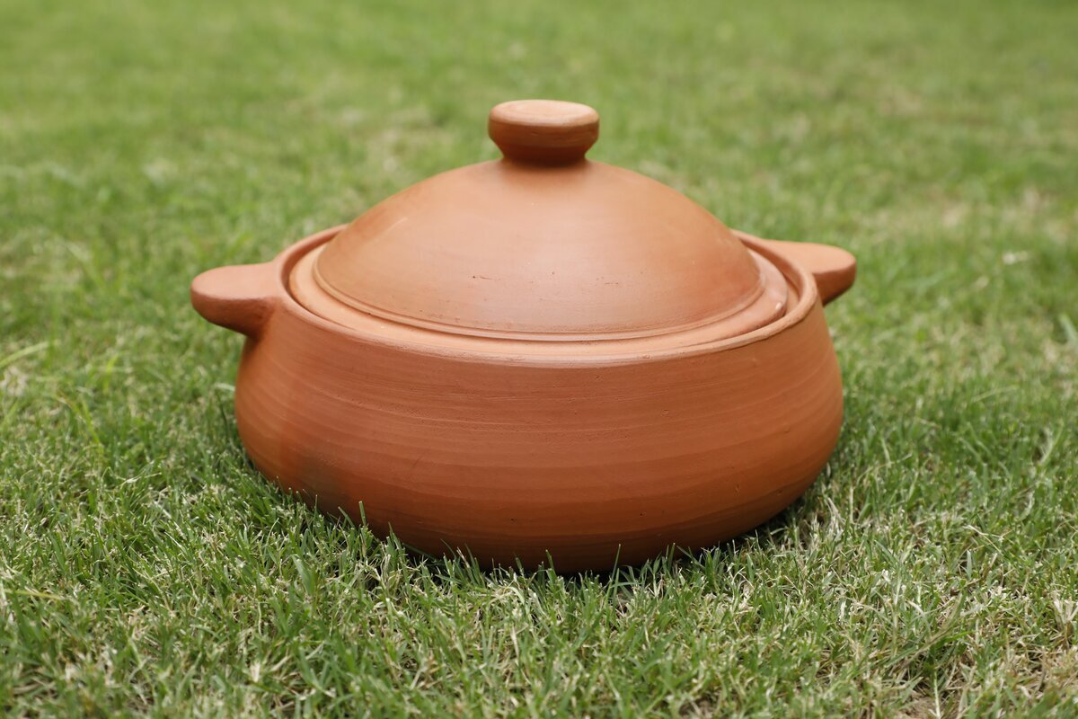 Handmade Clay Low Pot for Cooking with Lid, Unglazed Terracotta